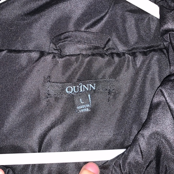 L Black Puffer Vest with Pockets - Picture 2 of 11